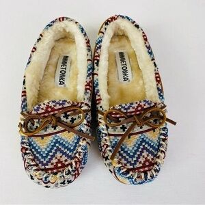Minnetonka Mosaic Cally Hard Sole Moccasin Slippers Size 5